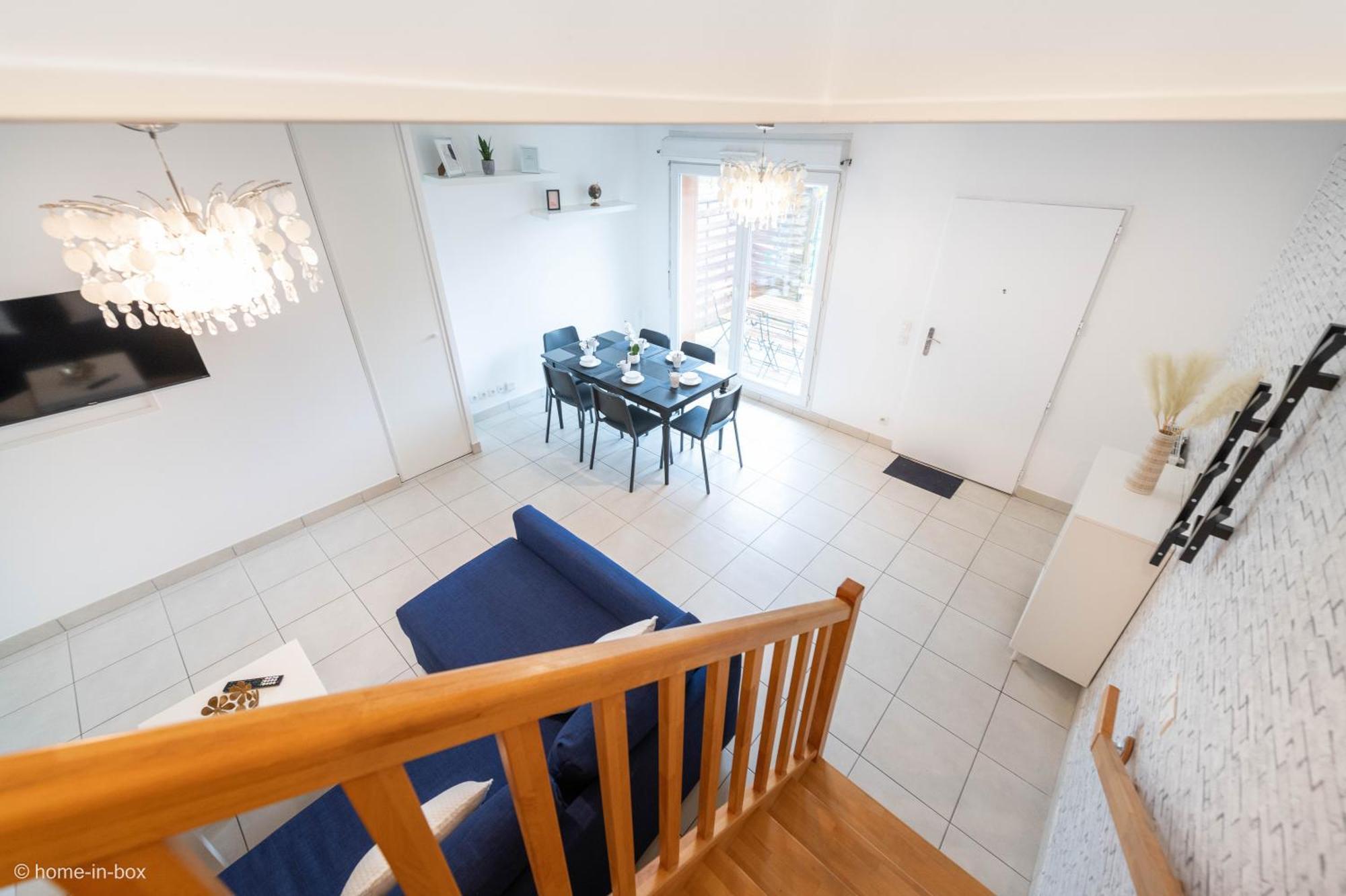 A 10 Min: Maison Paisible 8p, Wifi, Parking