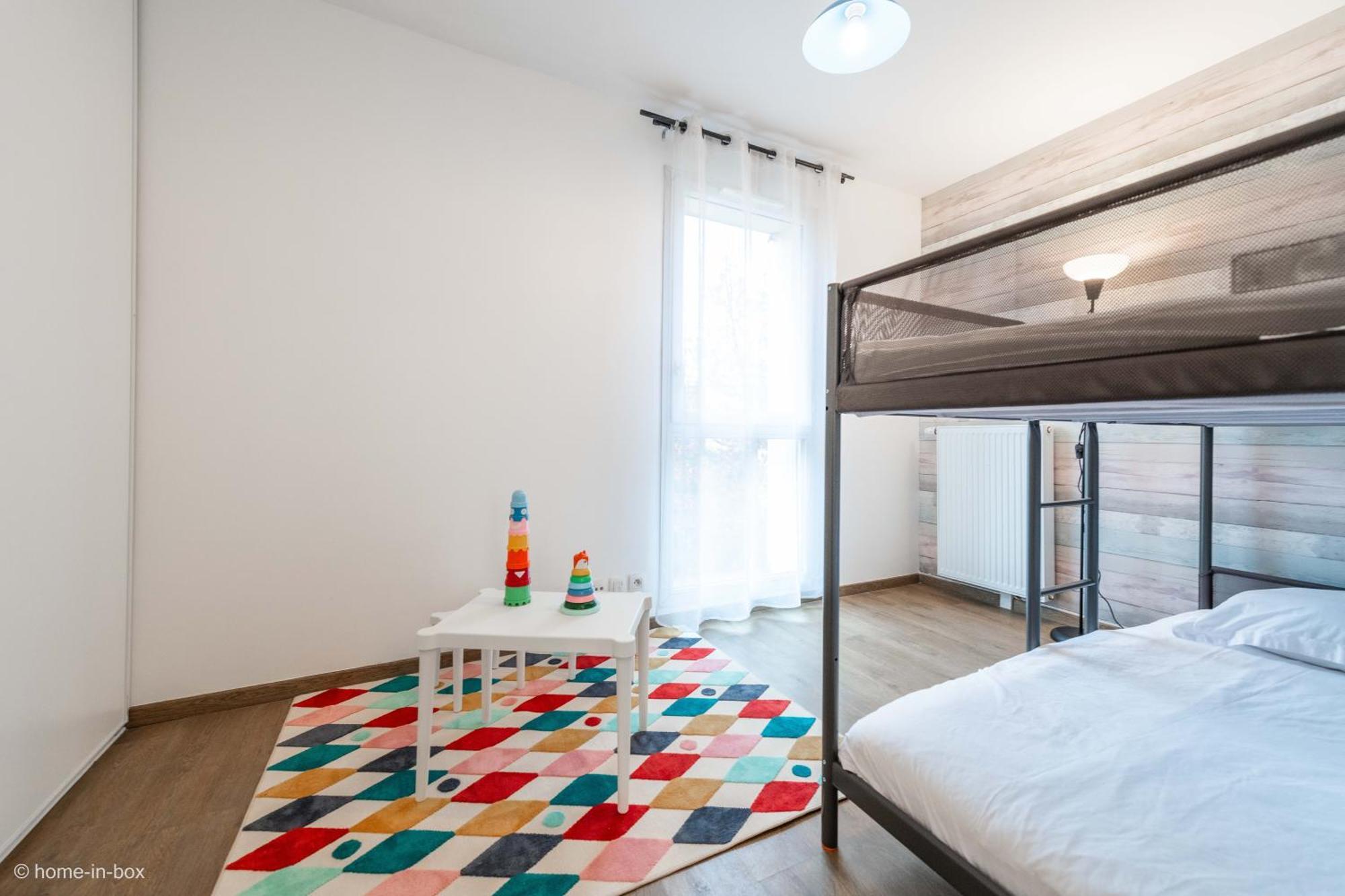 A 10 Min: Maison Paisible 8p, Wifi, Parking