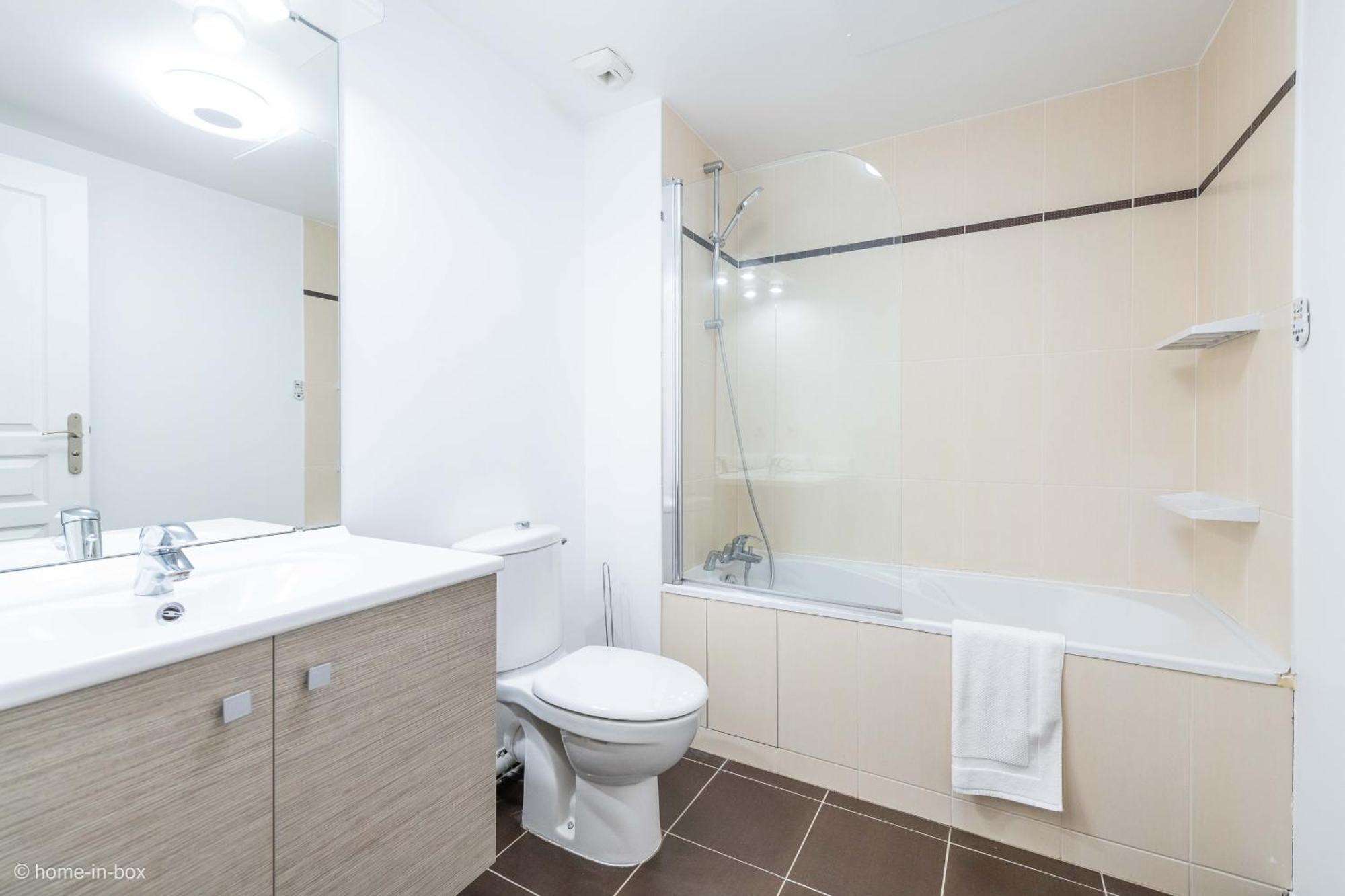 A 10 Min: Maison Paisible 8p, Wifi, Parking *